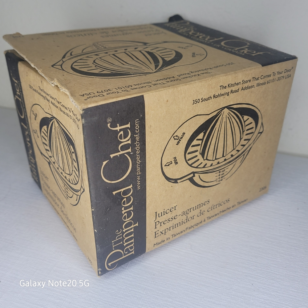 The Pampered Chef Juicer #2305 NOS With Original Box & Instructions
